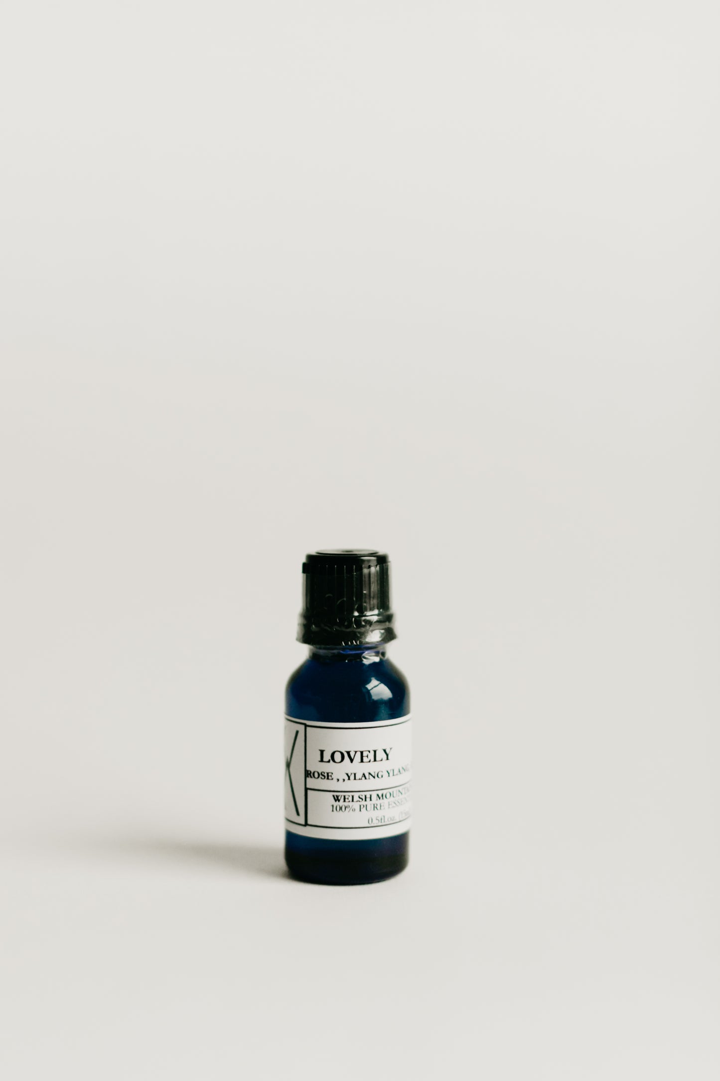 'LOVELY' ESSENTIAL OIL BLEND