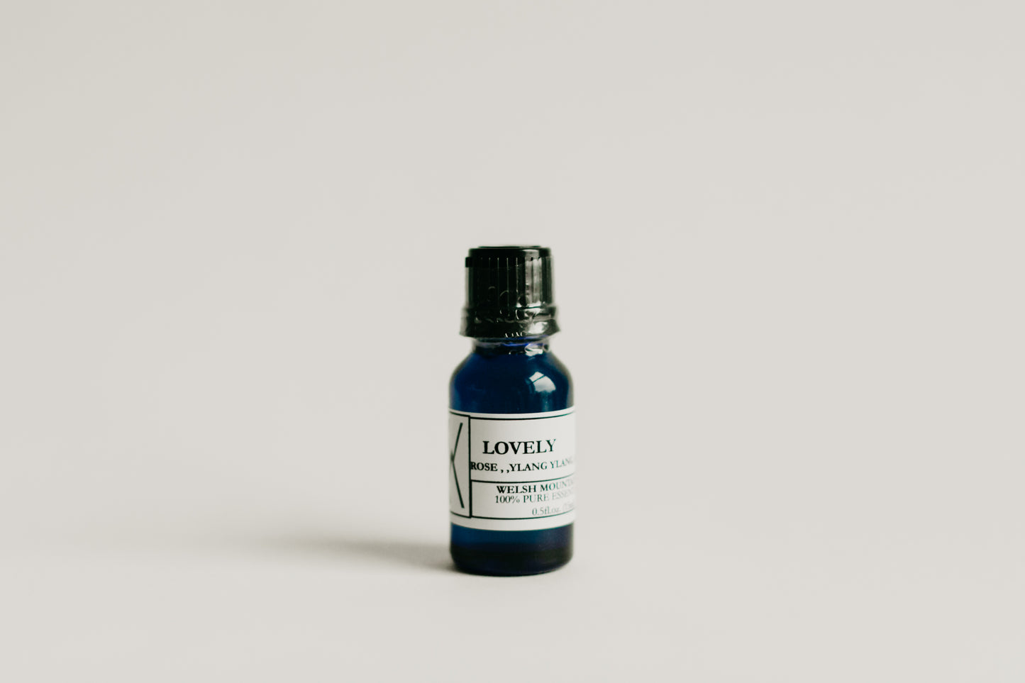 'LOVELY' ESSENTIAL OIL BLEND